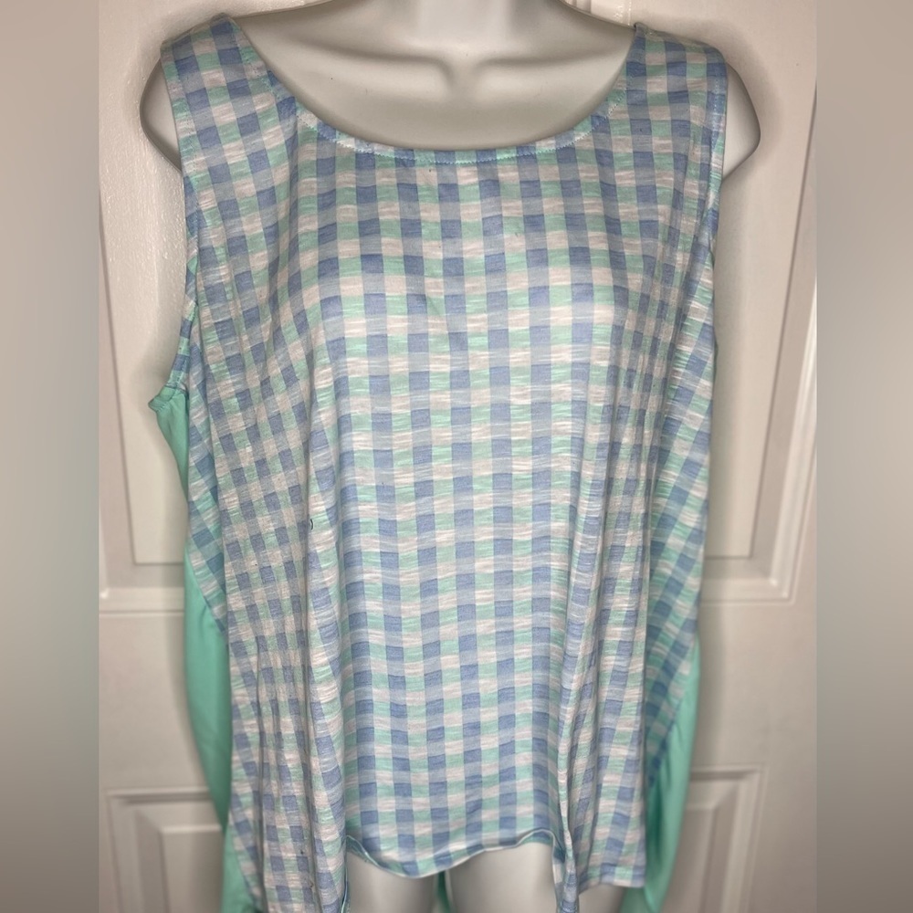 🌺 3/$15 Lightweight checkered green and blue tank top